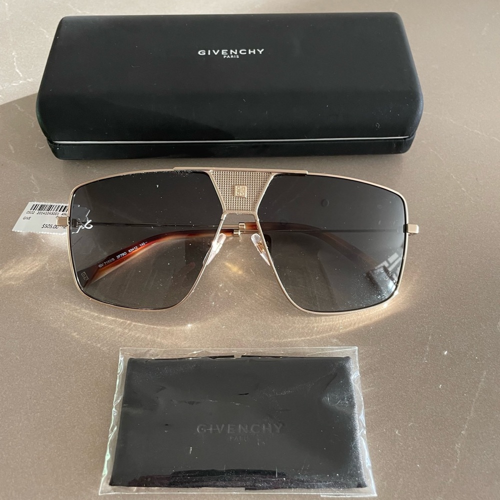 Givenchy GV 7162 Sunglasses